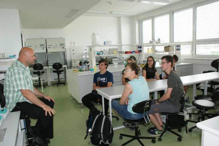 Chemický kroužek na akademické půdě