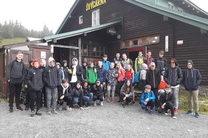 Na teambuildingu dnes zapracovala fotbalovka a jazykovka. Společně si dali malý předprázdninový…