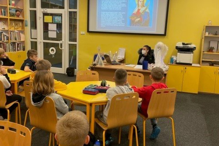 Vánoční hodina ve školní knihovně