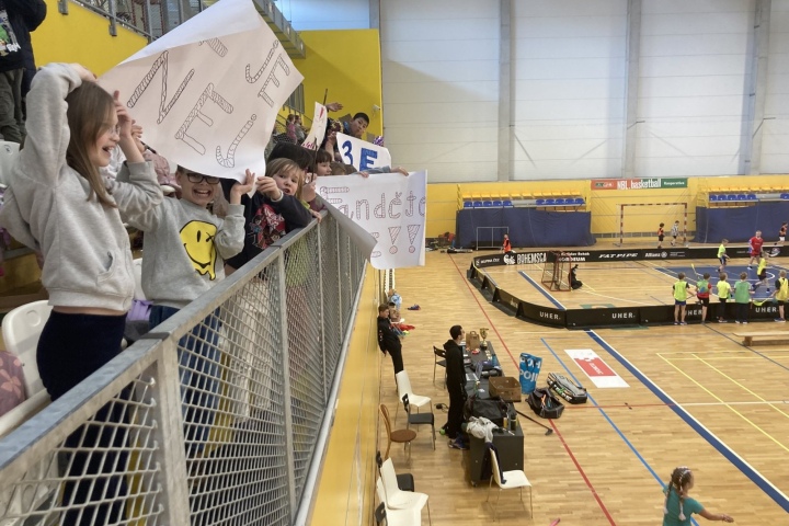 Florbalový turnaj FBS Olomouc: Naše děti ukázaly bojovné srdce  