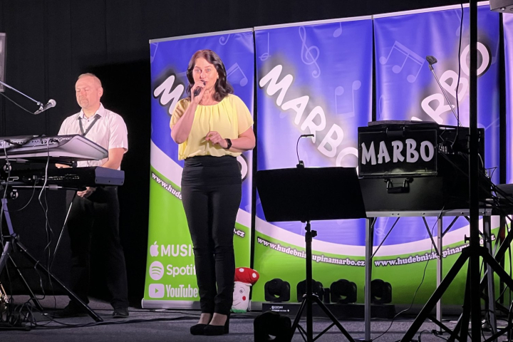 Třeťáci si užili hudební dopoledne s kapelou Marbo v kině Metropol