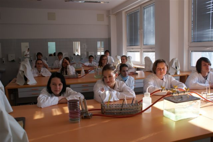 Exkurze na katedře mikrobiologie LF UP